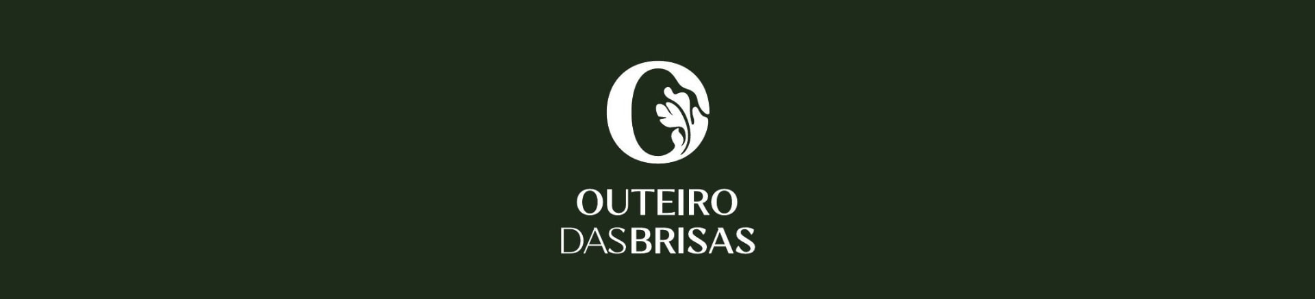 Marca Outeiro das Brisas sobre fundo verde