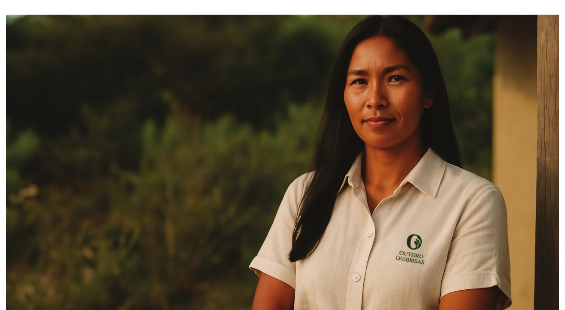 Colaboradora com uniforme da marca Outeiro das Brisas