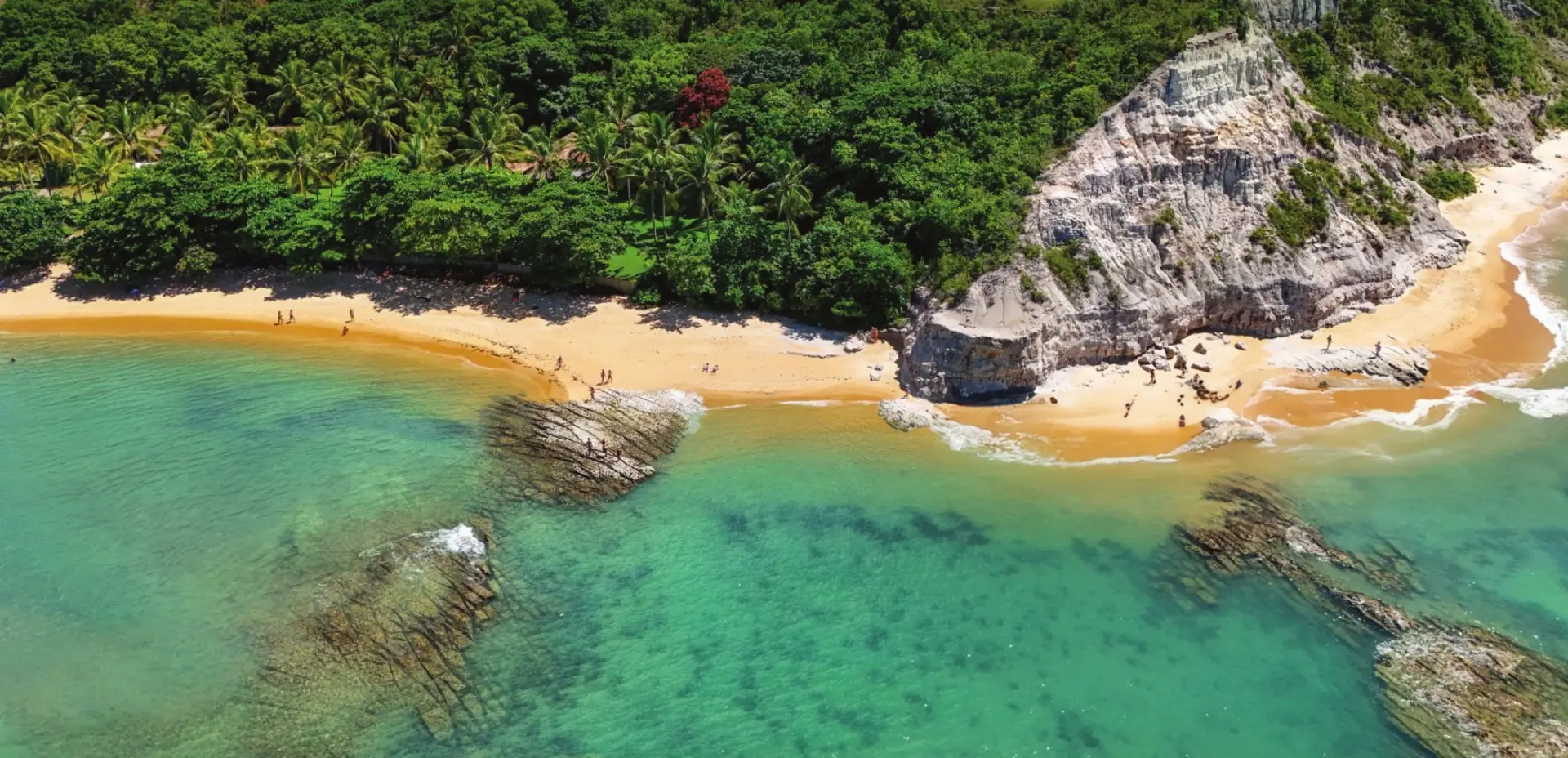 Vista aérea da praia do Outeiro das Brisas